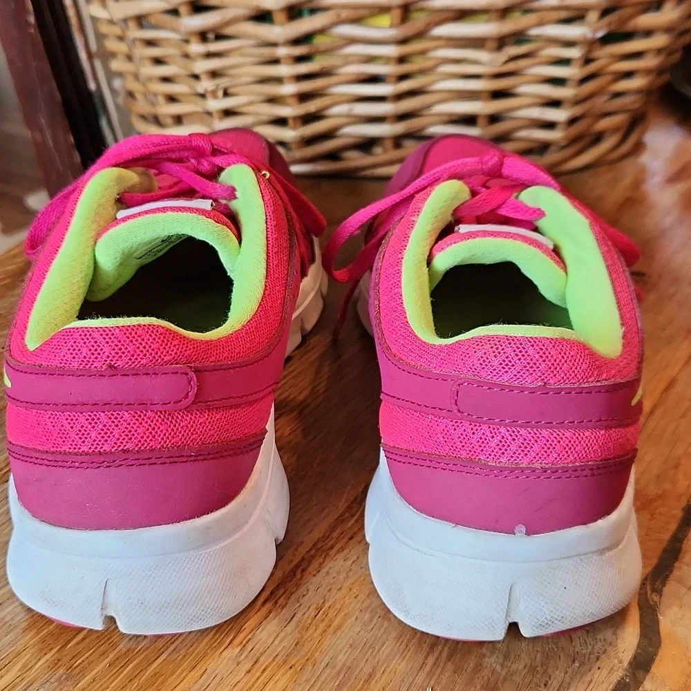 Nike‎ Flex Experience Shoes Youth Girl's sz 7 Pink